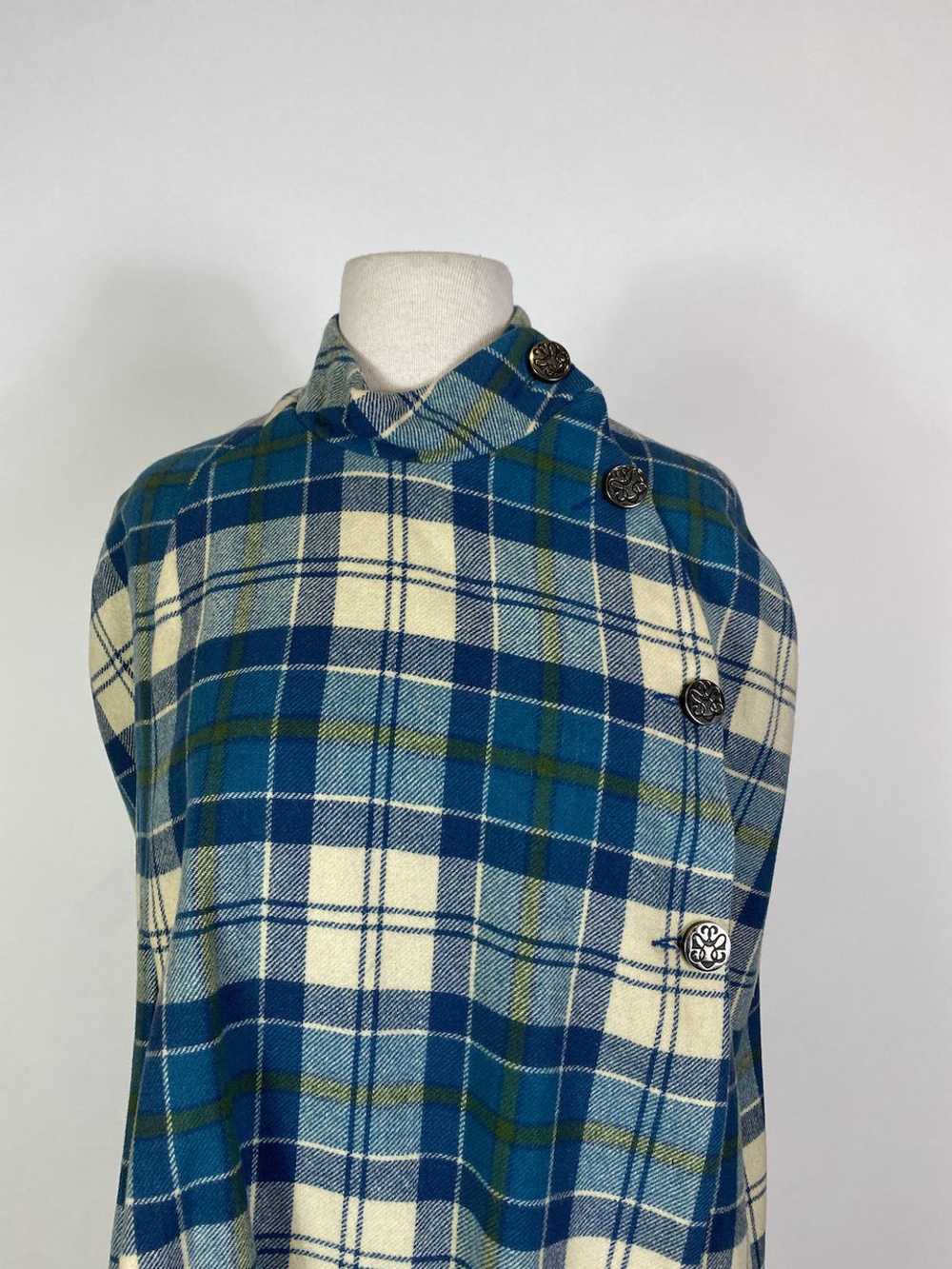 1960s Laird Porch of Scotland Plaid Wool Cape and… - image 2
