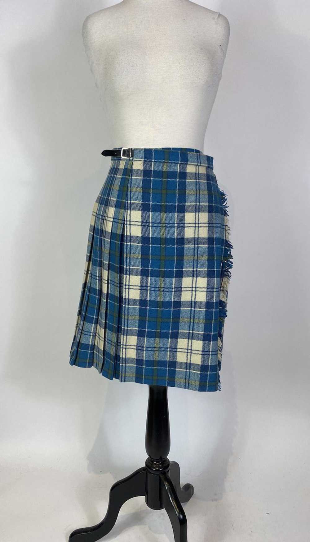 1960s Laird Porch of Scotland Plaid Wool Cape and… - image 7