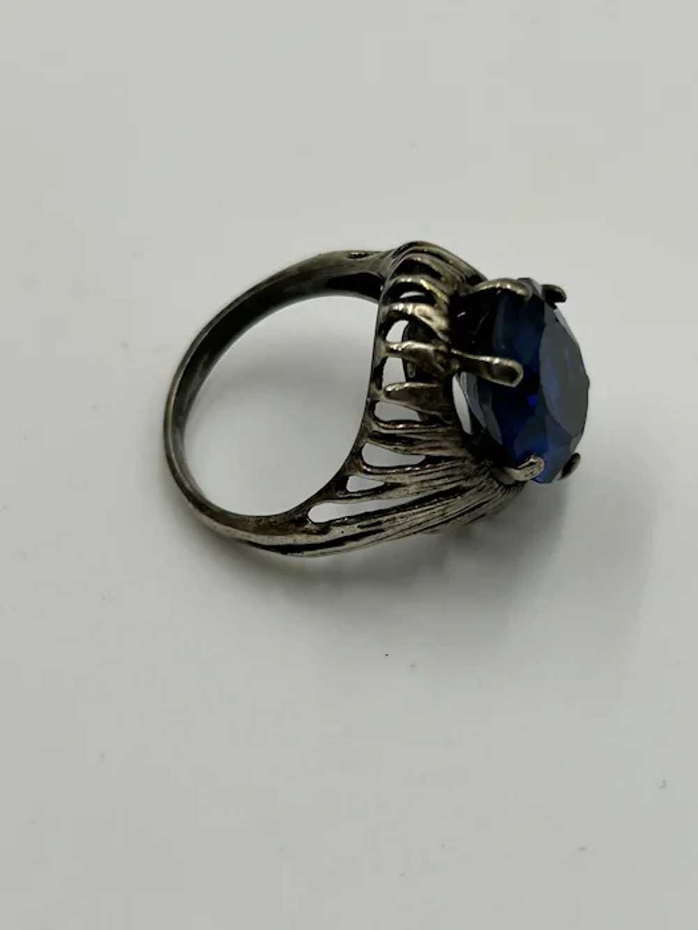 Old Vintage Blue Glass Ring Size 6.5 Raised Desig… - image 8