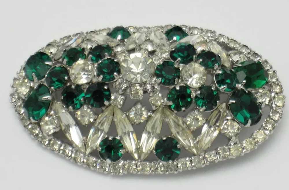 1950s Emerald Green and Ice Oval Shaped Brooch Pin - image 3