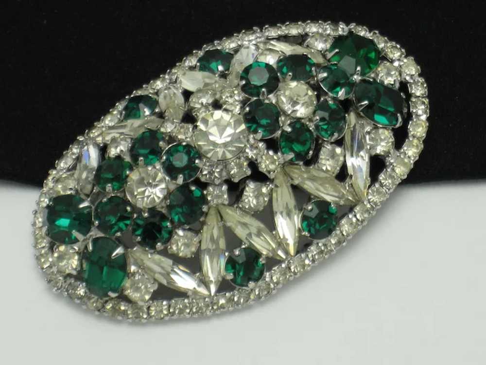 1950s Emerald Green and Ice Oval Shaped Brooch Pin - image 6