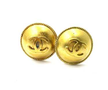 Chanel Vintage 1997 Classic Gold CC Logo Round Button Earrings – Amarcord  Vintage Fashion