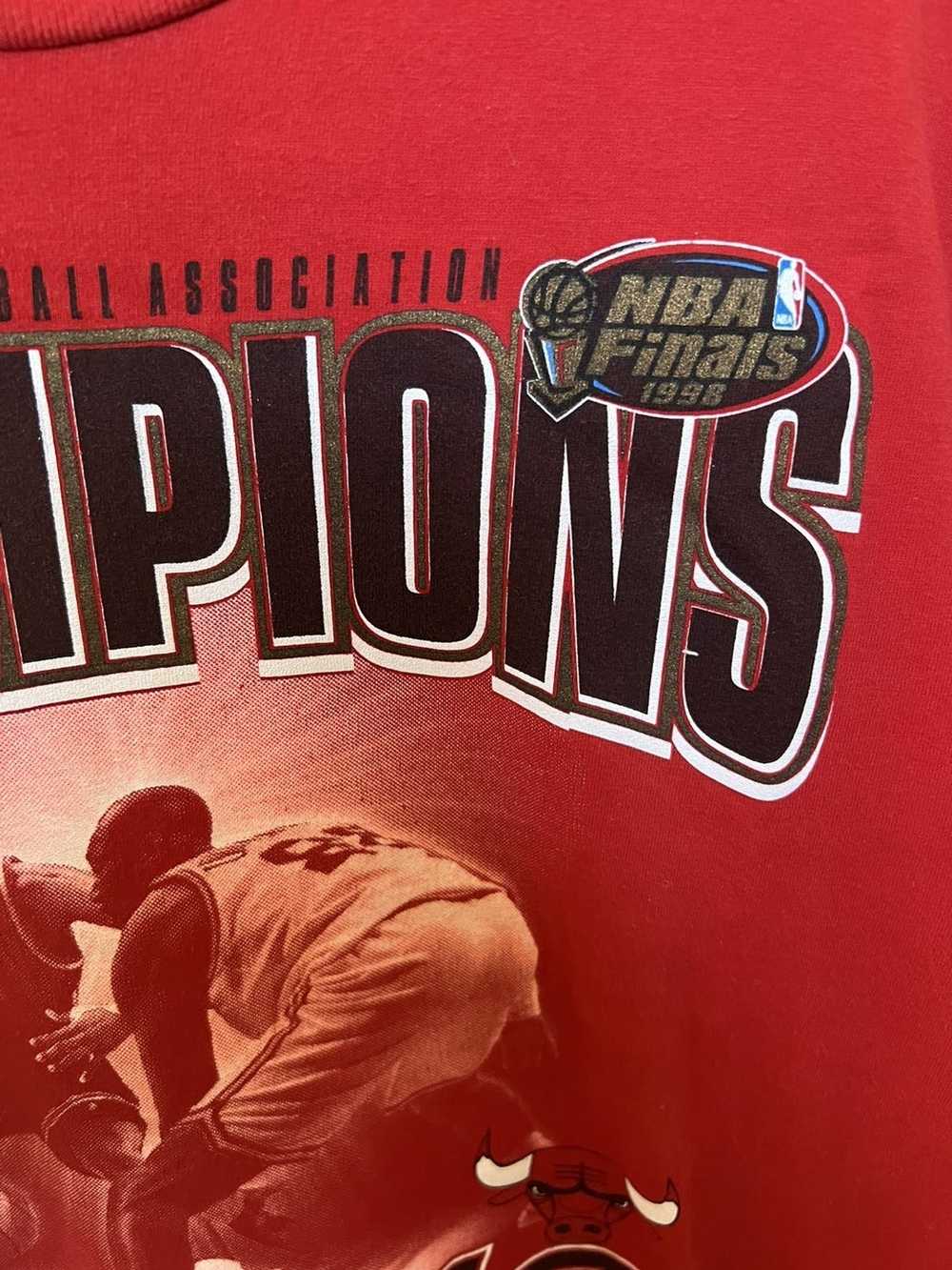 Lot Detail - 1998 Scottie Pippen Chicago Bulls NBA Finals Game 6 Game-Used Warm-Up  Shooting Shirt (Championship Season • Sourced From Ball Boy)