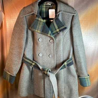 https://img.gem.app/576685051/1t/1693455007/vintage-1970s-heavy-wool-pea-coat-grey-and-green.jpg