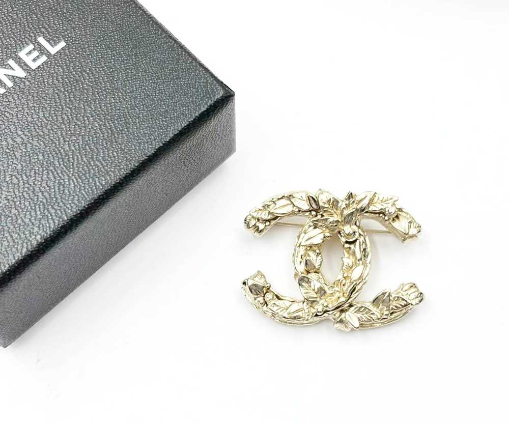 Chanel Chanel Gold CC Golden Leaves Brooch - image 2