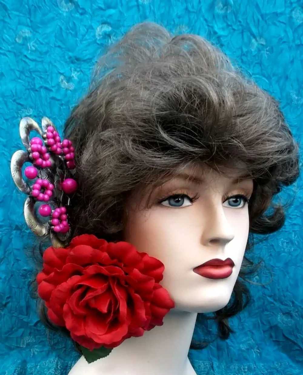 Vintage Spanish mantilla style hair comb coral be… - image 2