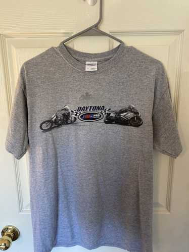 Daytona × Gildan × Racing Daytona Racing Tee