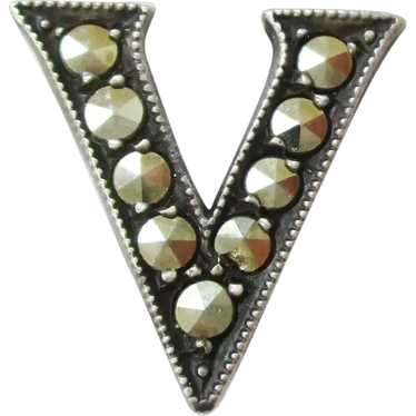WWII Victory Pin V for Victory Brooch Small Marca… - image 1