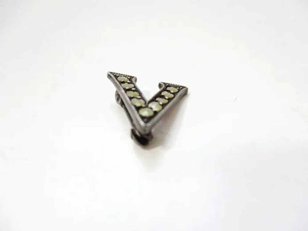 WWII Victory Pin V for Victory Brooch Small Marca… - image 3