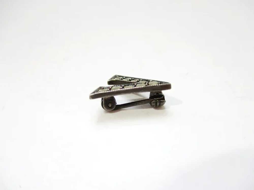 WWII Victory Pin V for Victory Brooch Small Marca… - image 4