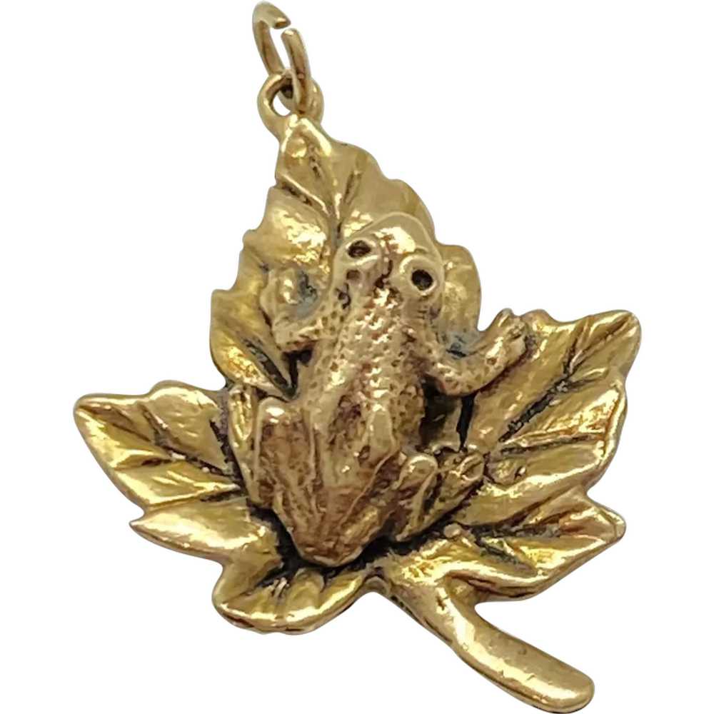 Frog on Leaf Vintage Charm 14K Gold Three-Dimensi… - image 1