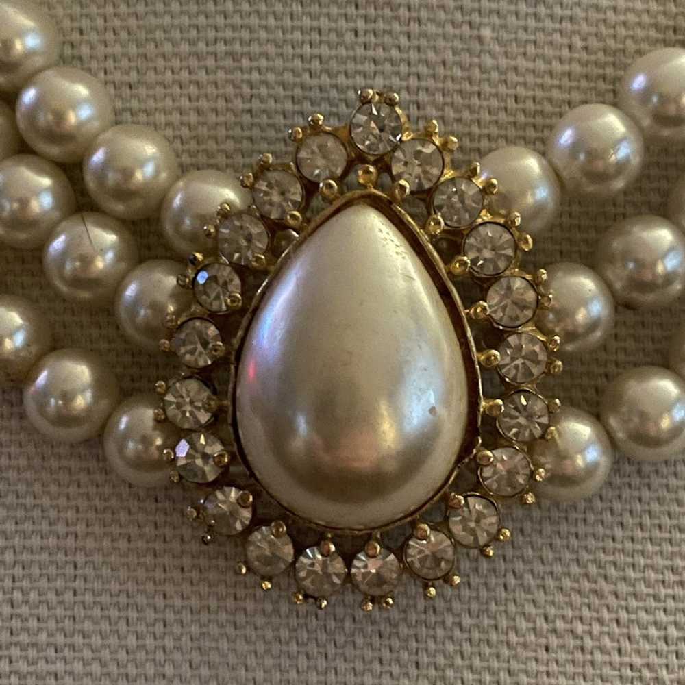 Vintage Vintage triple strand pearl necklace - image 2