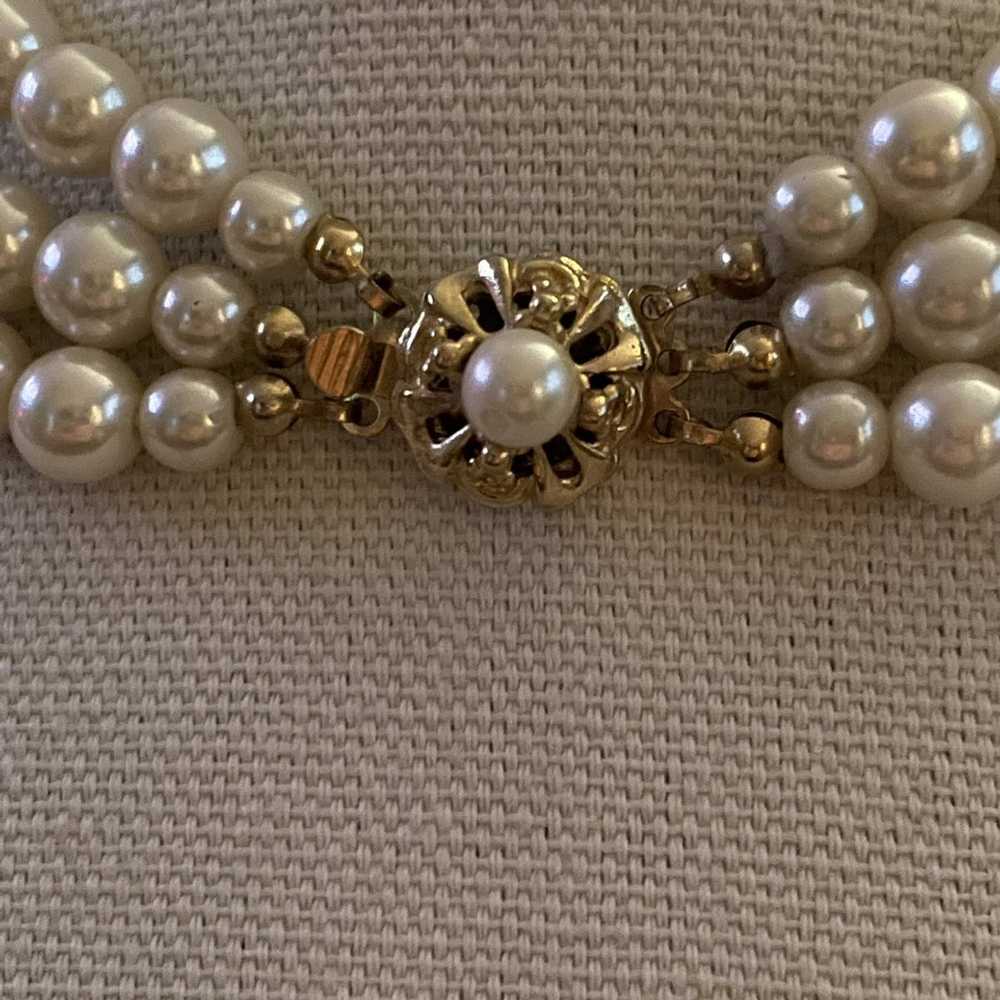 Vintage Vintage triple strand pearl necklace - image 3