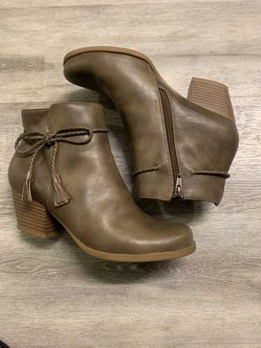 Vintage Wedge leather ankle bootie