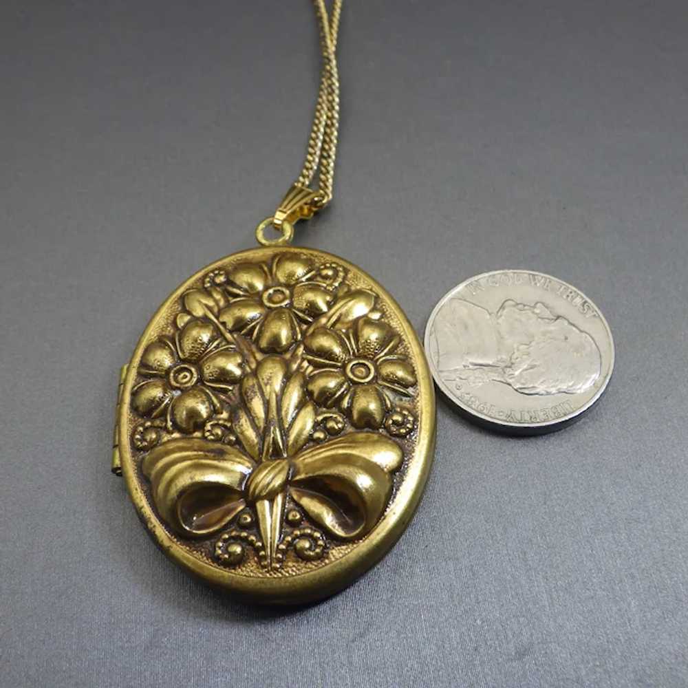 Repousse' Larger Locket, Holds Two Nice Size Phot… - image 3