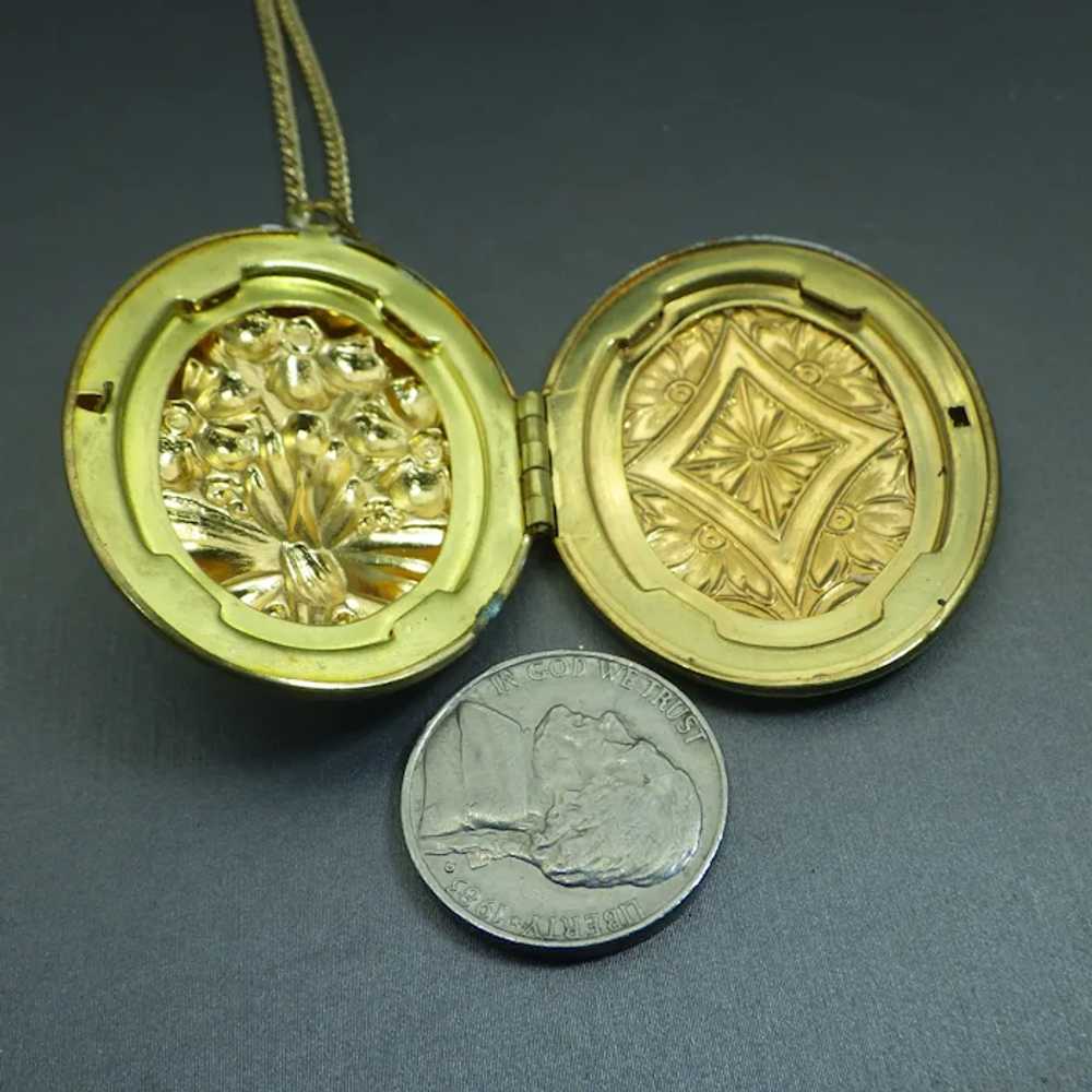 Repousse' Larger Locket, Holds Two Nice Size Phot… - image 4