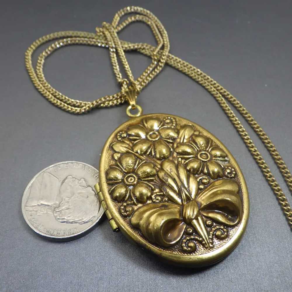 Repousse' Larger Locket, Holds Two Nice Size Phot… - image 5