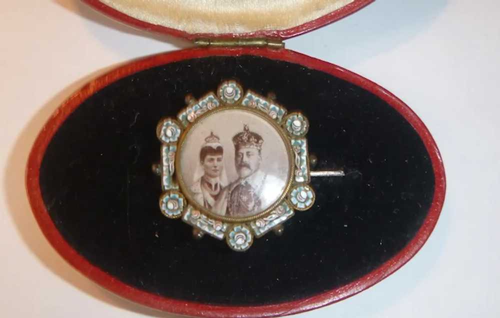 A Micro Mosaic Souvenir Pin For the Coronation of… - image 2