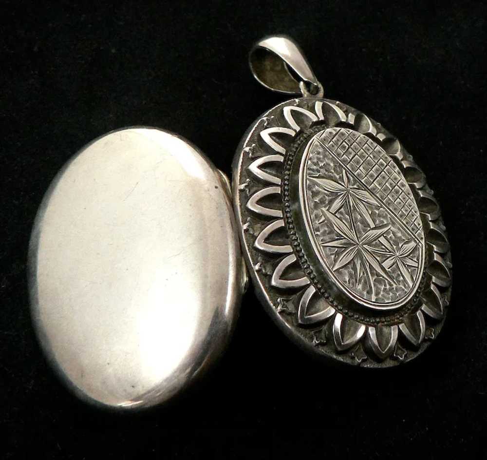 Aesthetic Period Sterling Silver English Locket - image 8