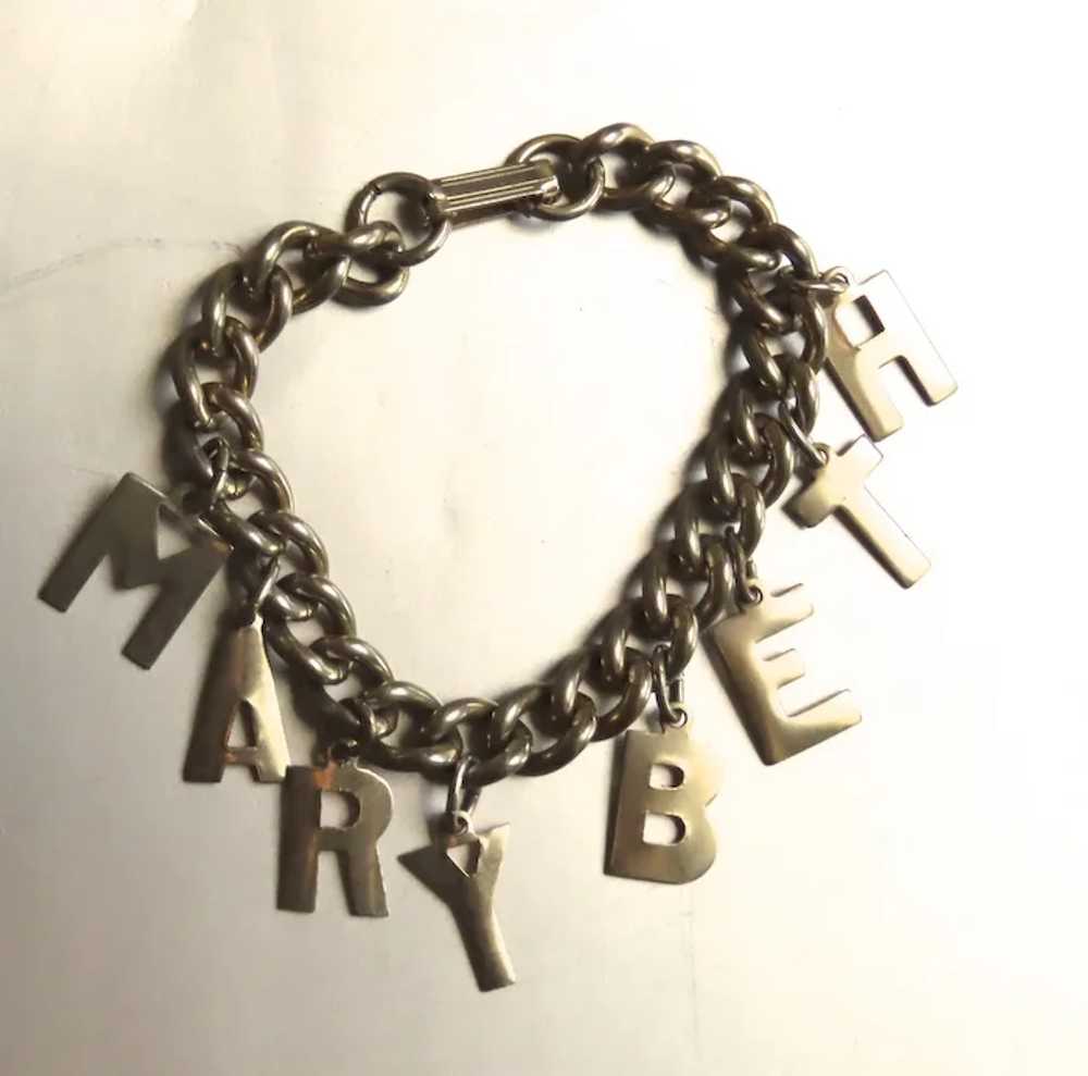Small Child's Charm Bracelet that Reads "Mary Bet… - image 4