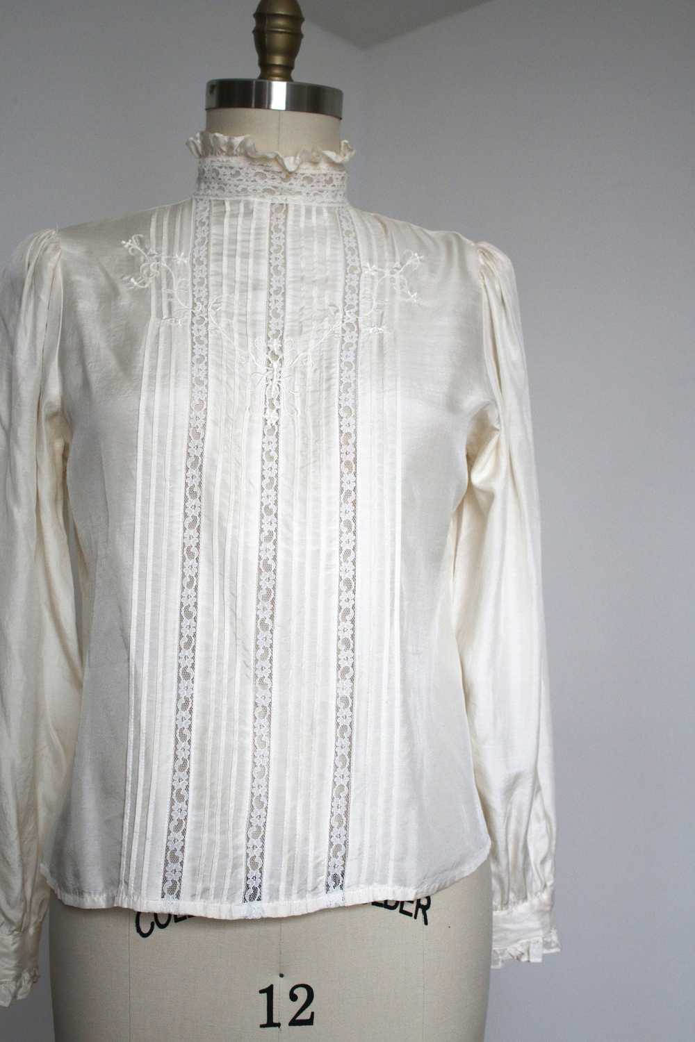 vintage 1970s does Victorian blouse {m} - image 2