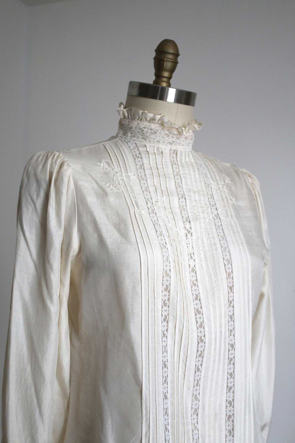 vintage 1970s does Victorian blouse {m} - image 3