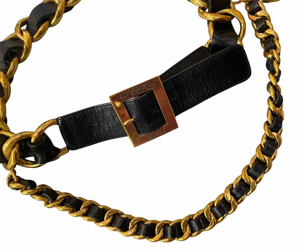 Chanel 90s Leather and Gold Tone Chain Belt - image 2