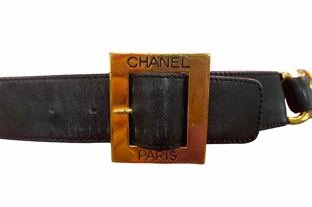 Chanel 90s Leather and Gold Tone Chain Belt - image 4