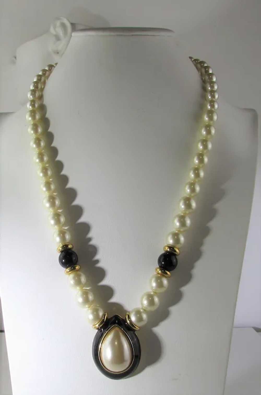 Napier Faux Pearl Necklace With Dramatic Center F… - image 4