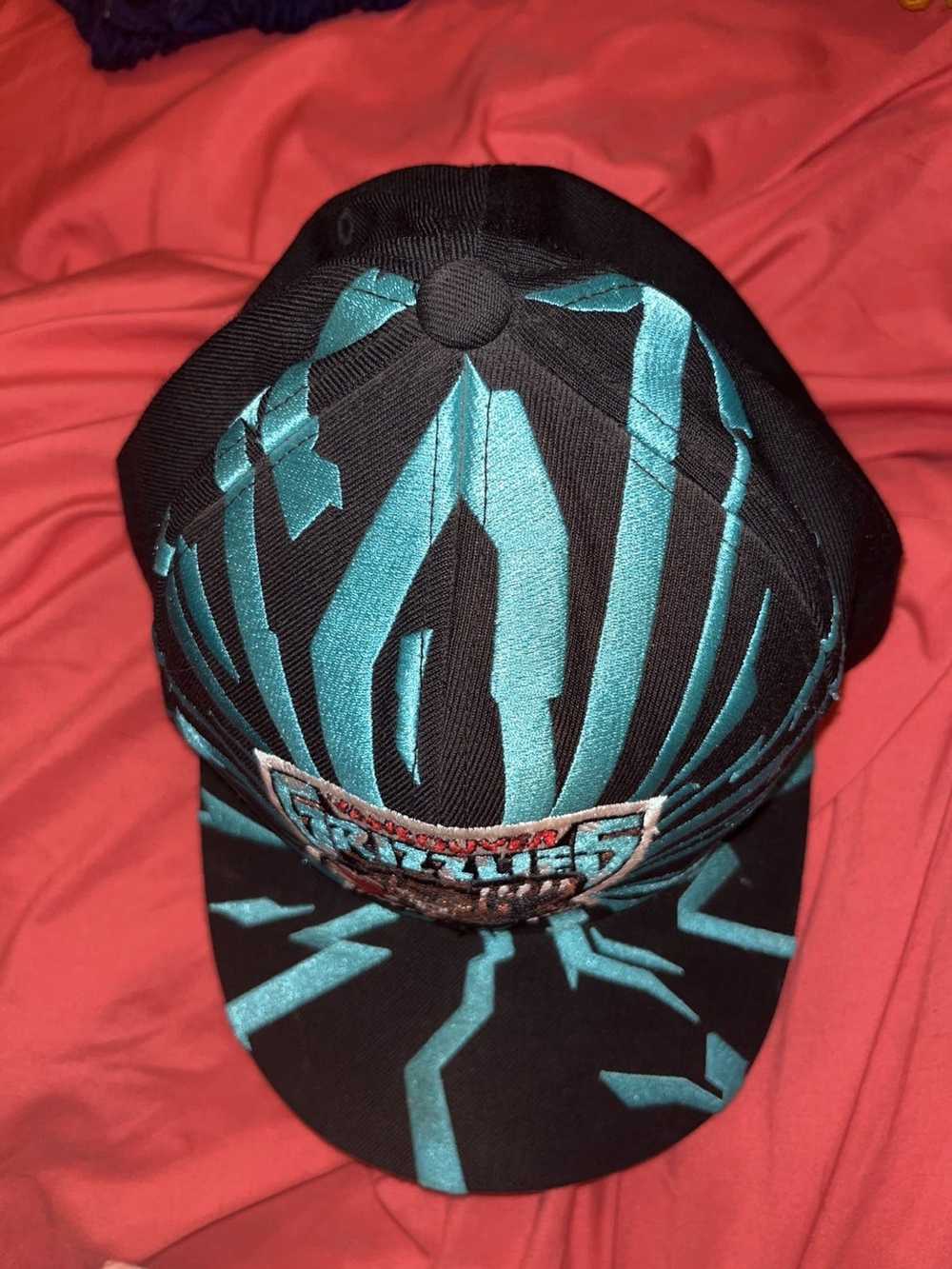Mitchell & Ness Vancouver Grizzlies snap back - image 1