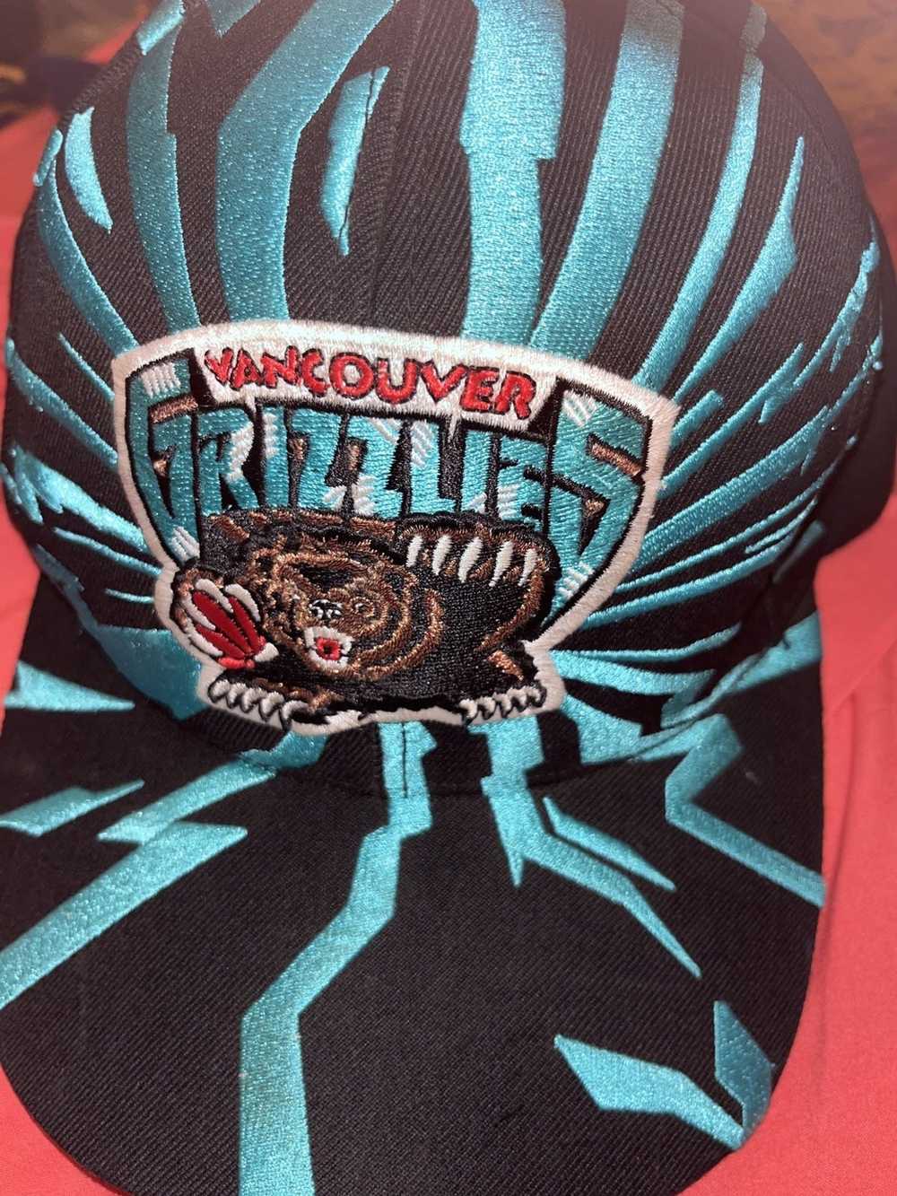 Mitchell & Ness Vancouver Grizzlies snap back - image 2