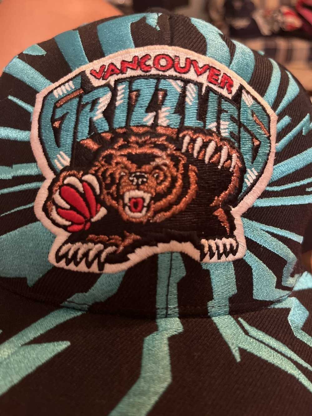 Mitchell & Ness Vancouver Grizzlies snap back - image 3