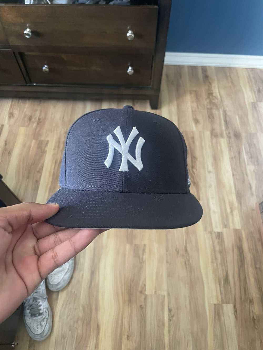 New Era 7 5/8 YANKEES WORLD SERIES SIDE PATCH - image 1