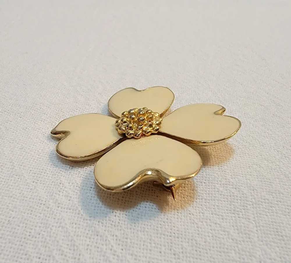 Goldtone and enamel flower brooch - image 9