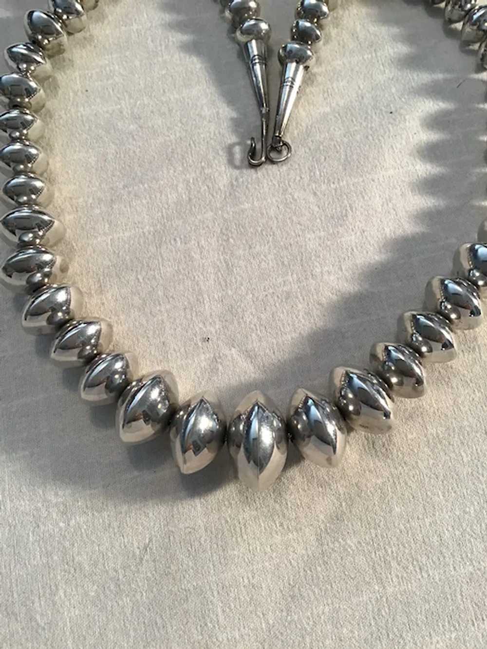 Navajo sterling graduated bead Vintage Necklace - image 2