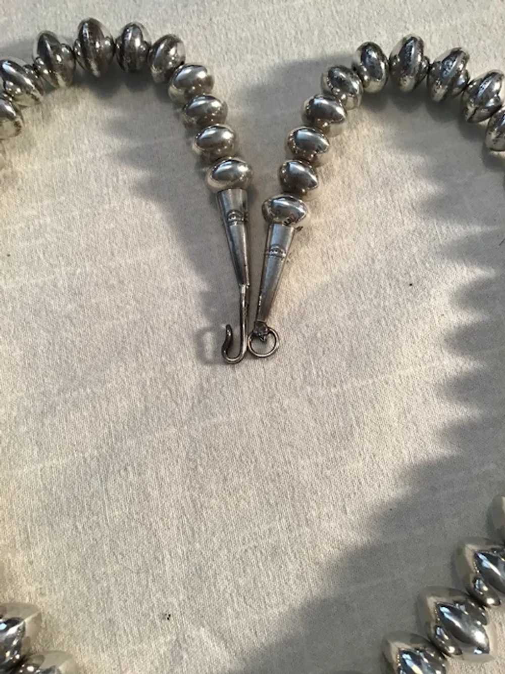 Navajo sterling graduated bead Vintage Necklace - image 3