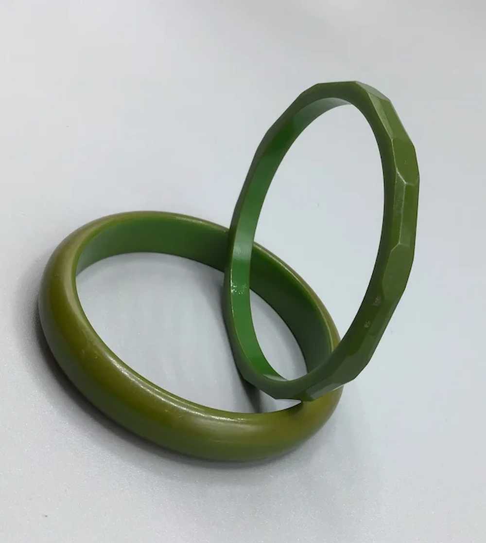 Vintage Green Bakelite Bangles Pair Hand Carved F… - image 2