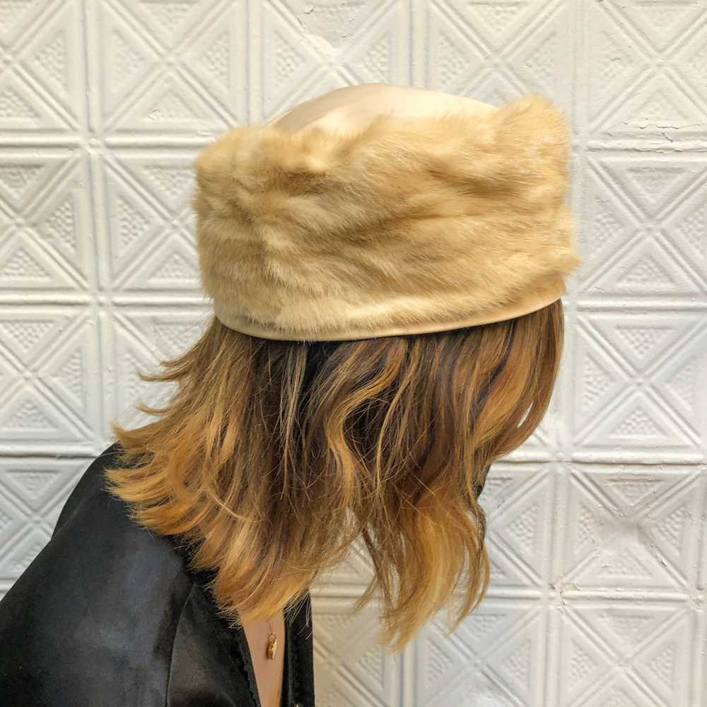 vintage blond mink hat / fur and silk satin pillb… - image 1