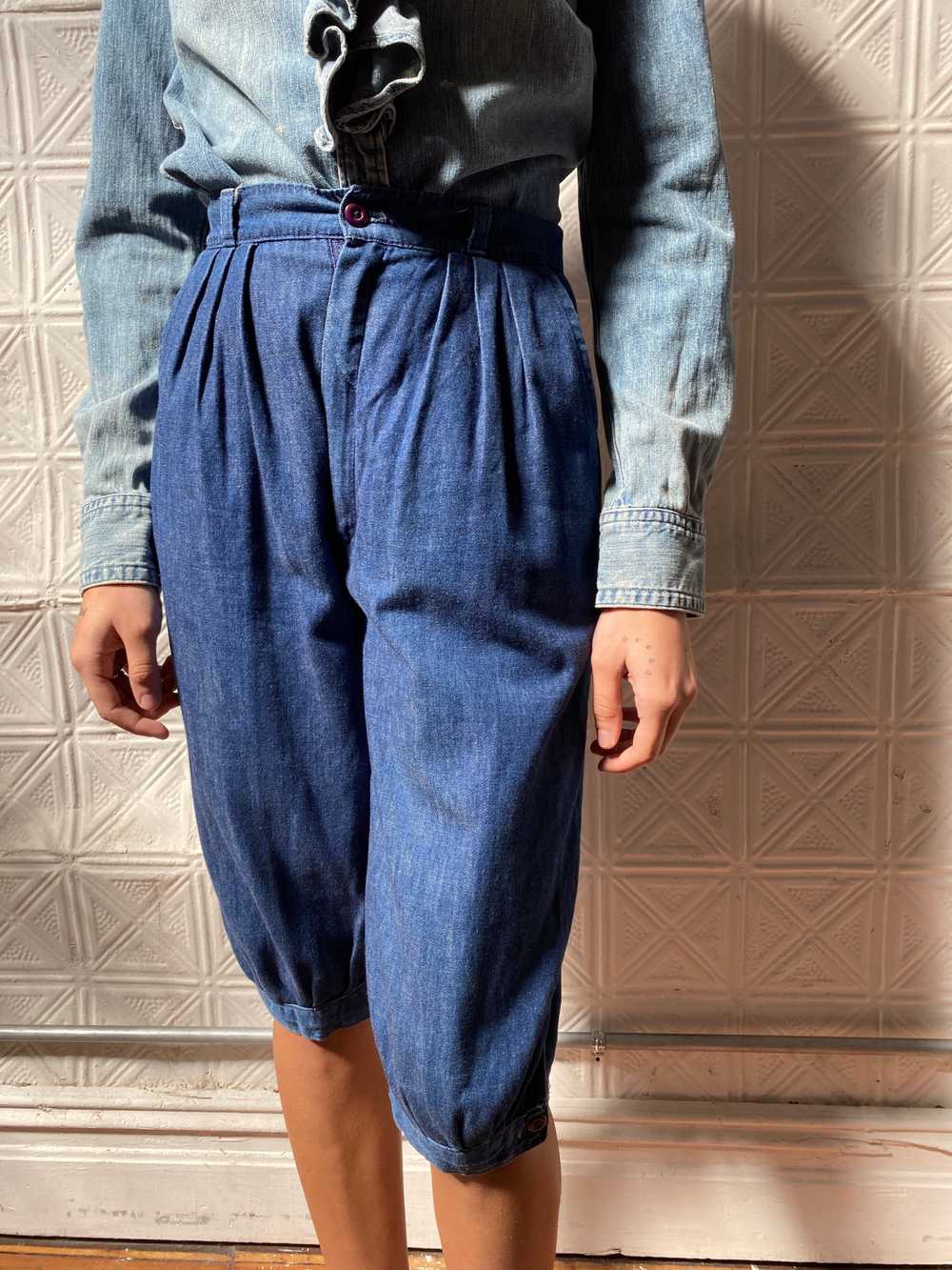 vintage denim culottes / 80s denim pedal pushers … - image 5