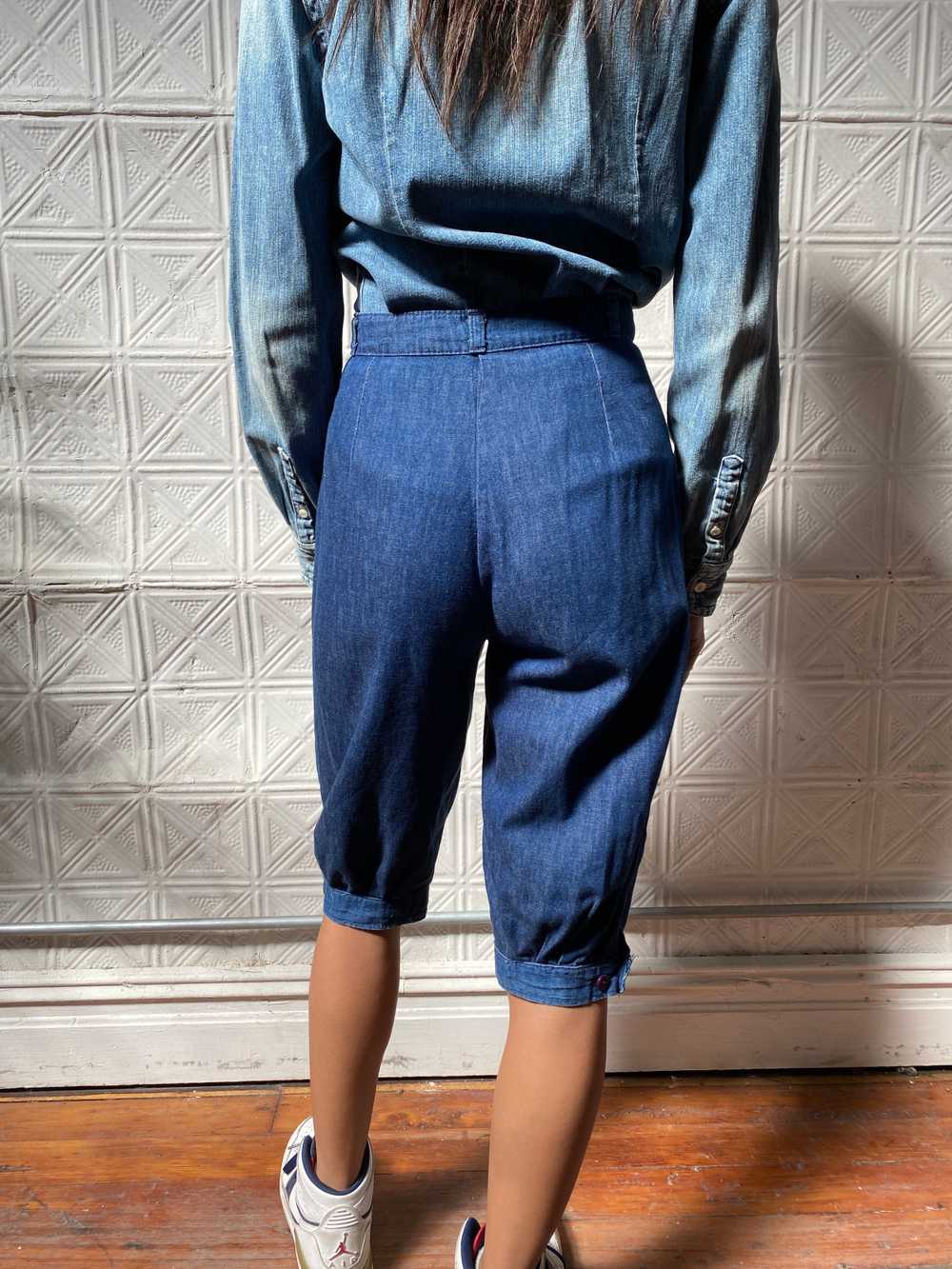 vintage denim culottes / 80s denim pedal pushers … - image 8