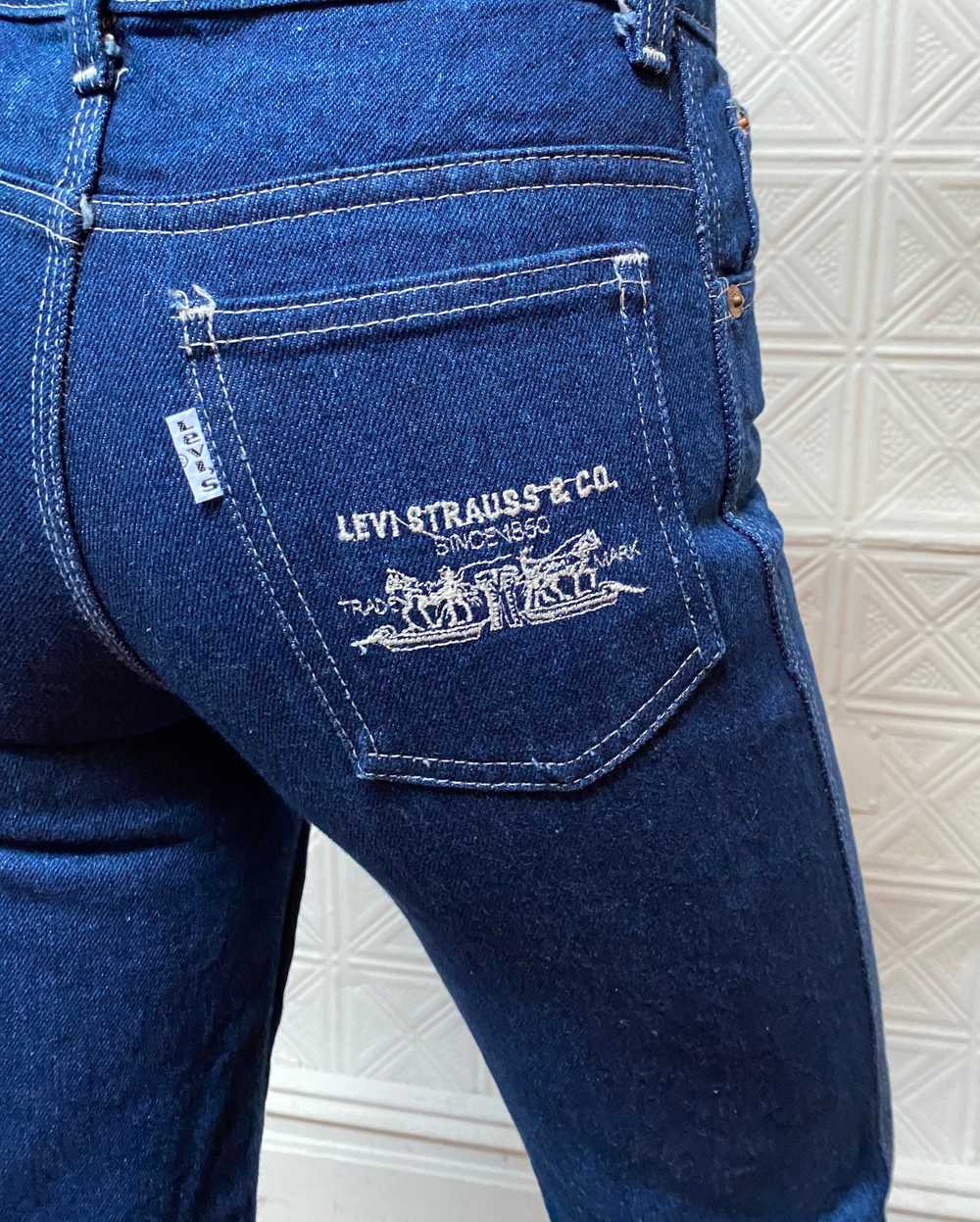 vintage Levi’s jeans / 1970s Levis dark wash stov… - image 2