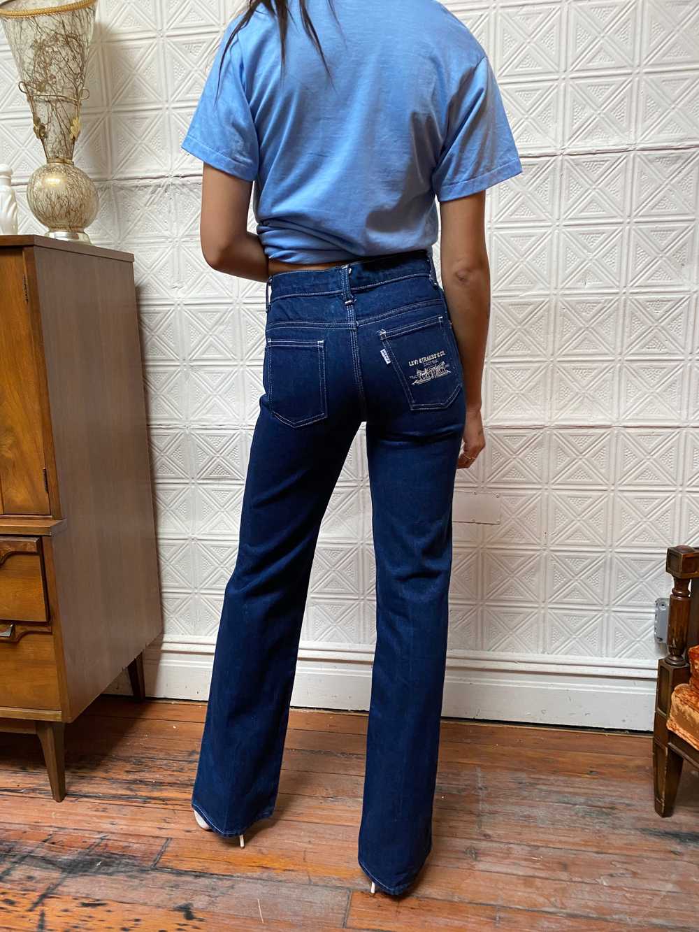vintage Levi’s jeans / 1970s Levis dark wash stov… - image 4