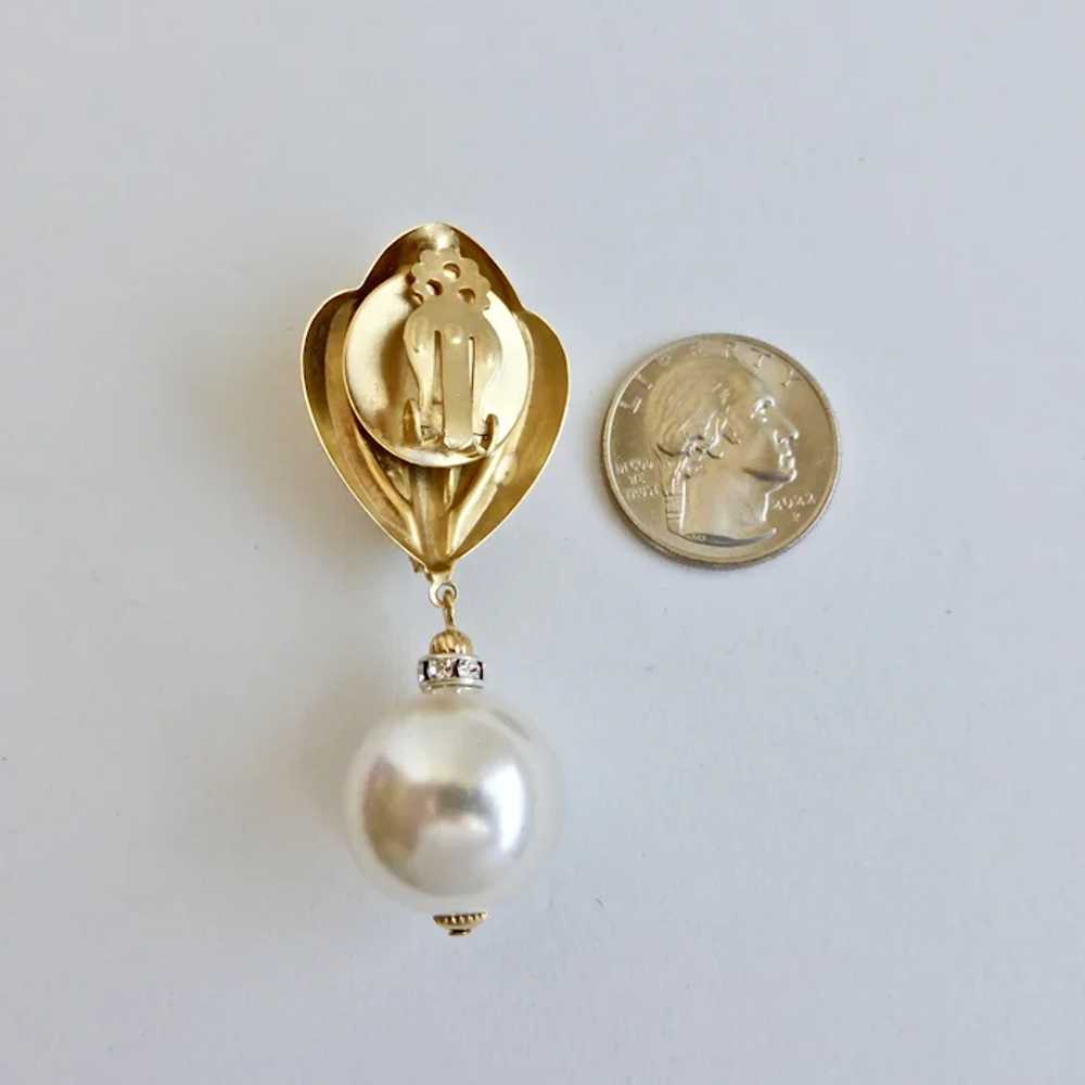 Beautiful Large White Glass Pearl Drop on Matte G… - image 7