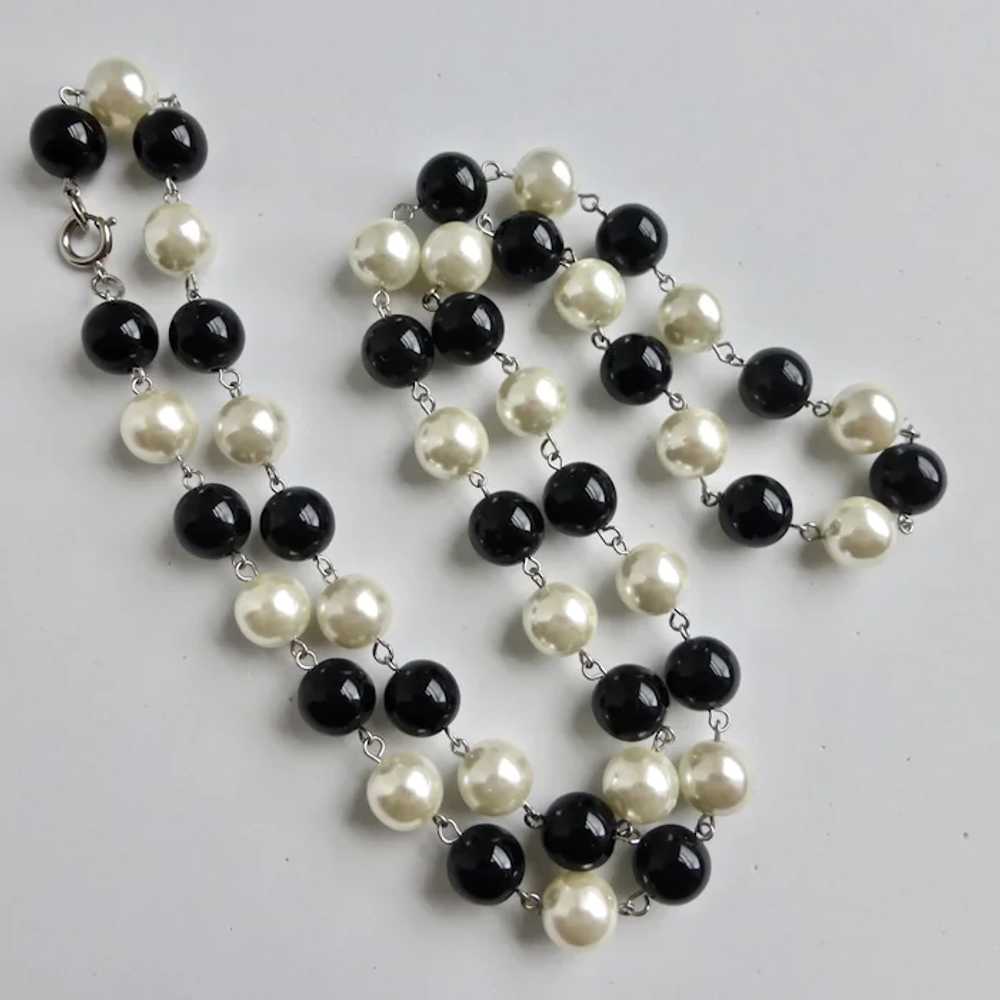 Vintage Black Lucite and White Glass Pearls Neckl… - image 2