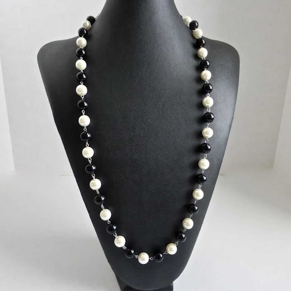 Vintage Black Lucite and White Glass Pearls Neckl… - image 4