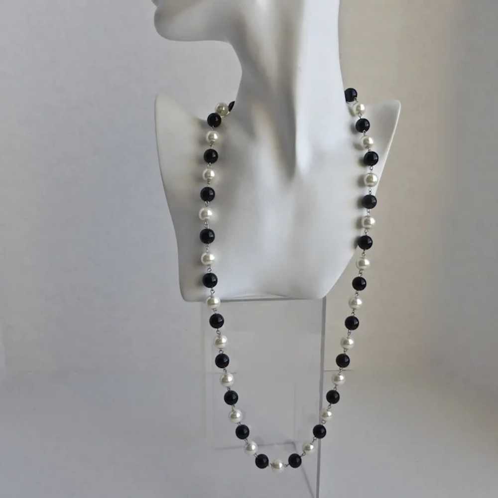 Vintage Black Lucite and White Glass Pearls Neckl… - image 5