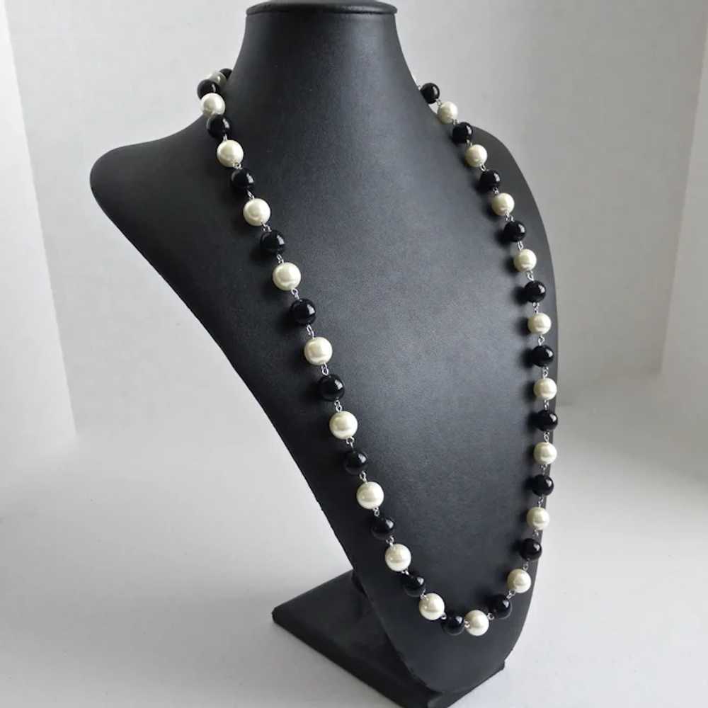 Vintage Black Lucite and White Glass Pearls Neckl… - image 6