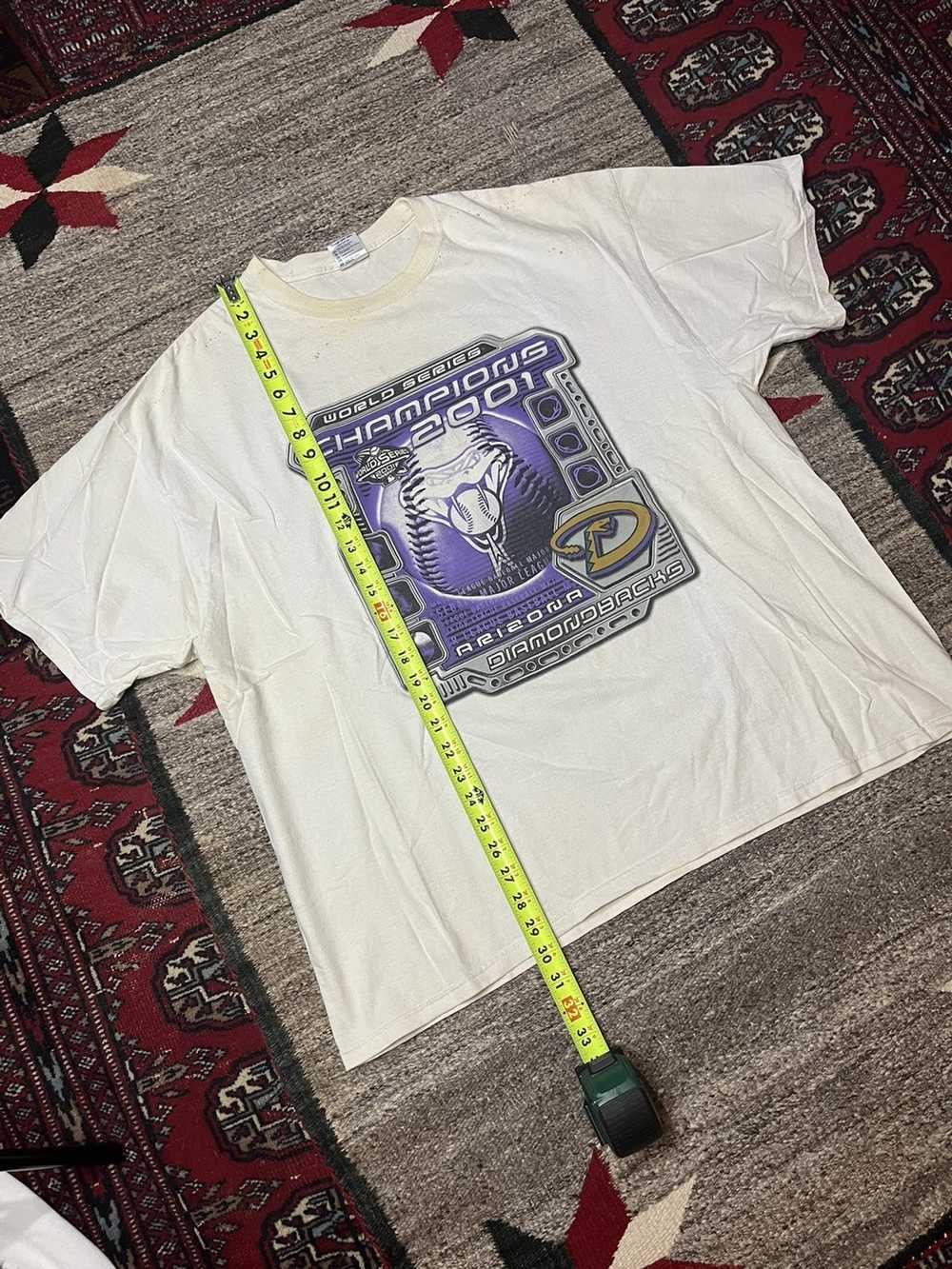 Diamondbacks 2001 World Series Champions Vintage T-Shirt – thefuzzyfelt
