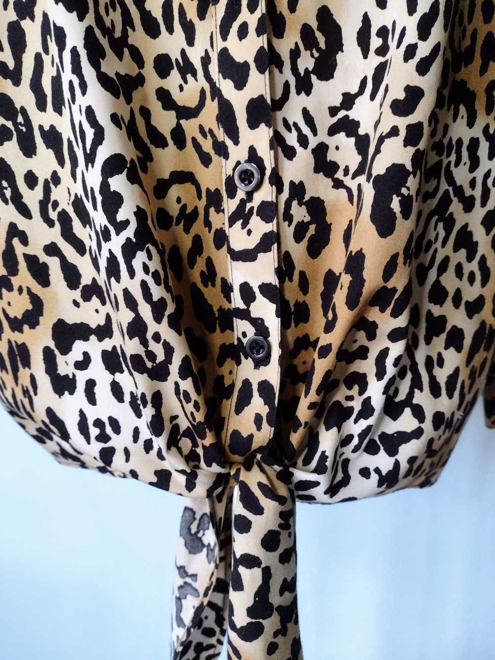 Chicos Cheetah Print No Iron Cotton Bottom Tie Sh… - image 4