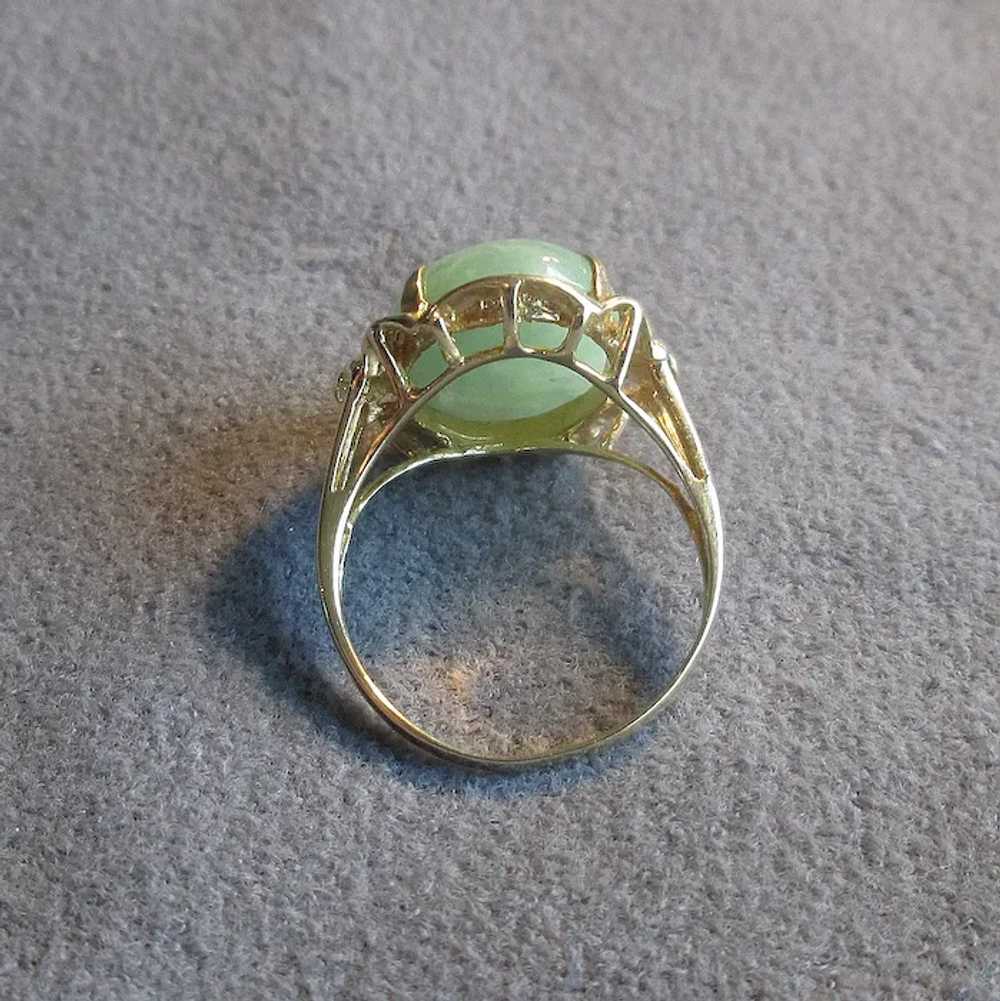 14K Gold Ladies Ring with Green Jadeite Stone - image 4